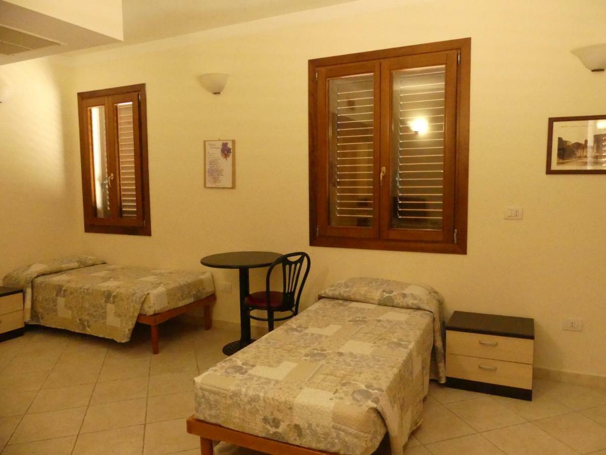 Beb 2000 Otel Sassari Dış mekan fotoğraf