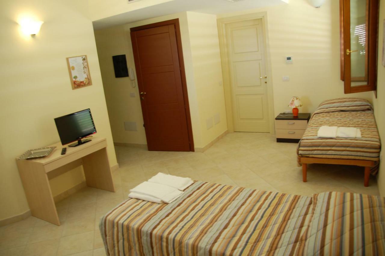 Beb 2000 Otel Sassari Dış mekan fotoğraf